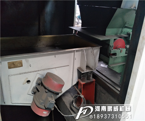 1040測振式棒條振動篩安裝調(diào)試現(xiàn)場