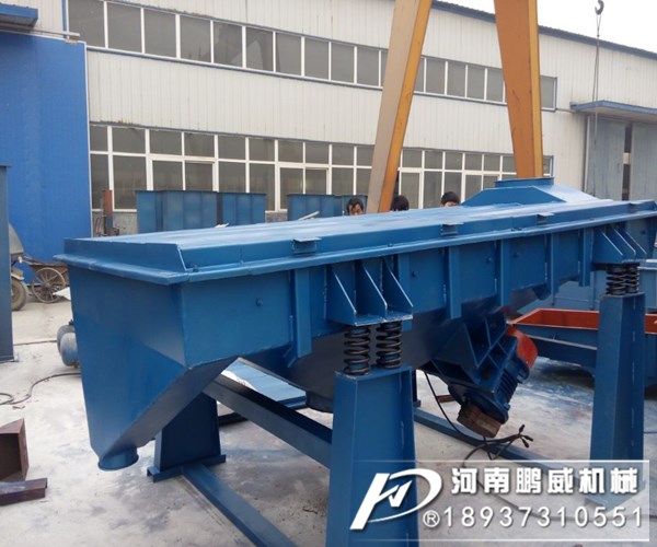 直線振動篩在運行時物料往一邊跑是什么原因？