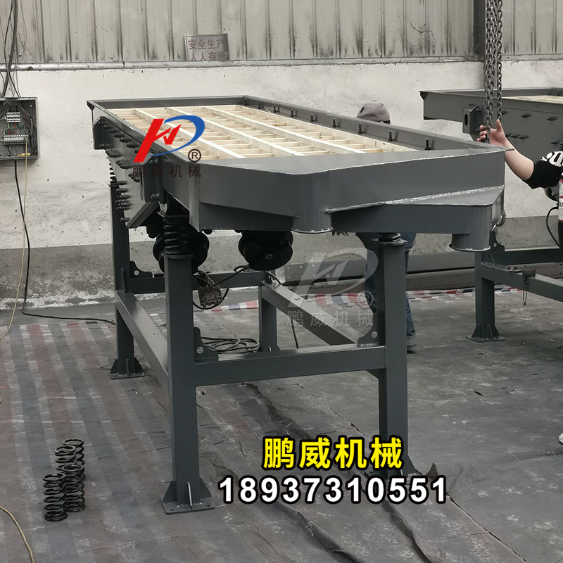 直線篩木制網架篩網容易跟換嗎？